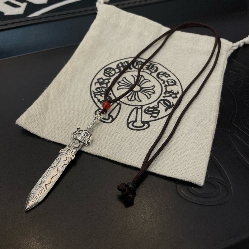 Ch*0me He**ts necklaces